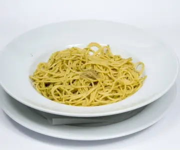 Spaghetti cu sos pesto